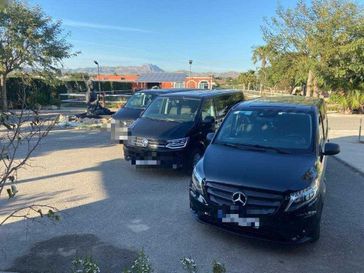 Taxis Mediterráneo Alicante vehículo negro 14
